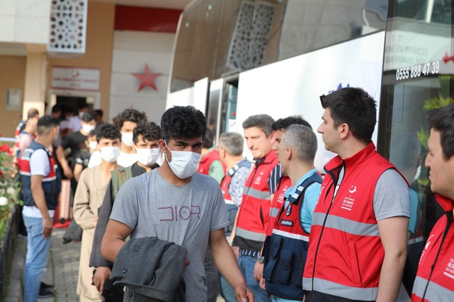 Sınır Dışı Edilecek 136 Afganistan Uyruklu Edirne'den Gönderildi