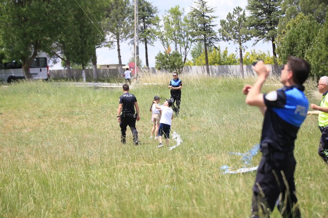 Öğrenciler Polislerle Uçurtma Uçurdu
