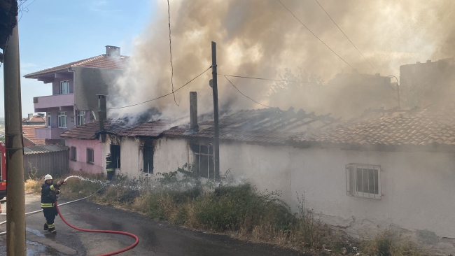 Metruk Evde Çıkan Yangın 4 Evi Kül Etti