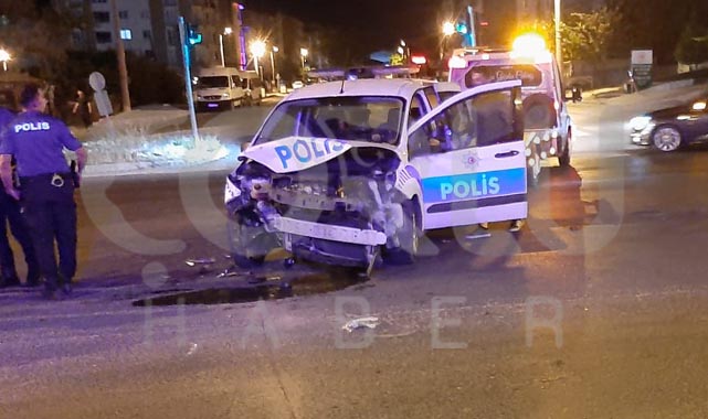 Polis Aracıyla Kamyonet Çarpıştı