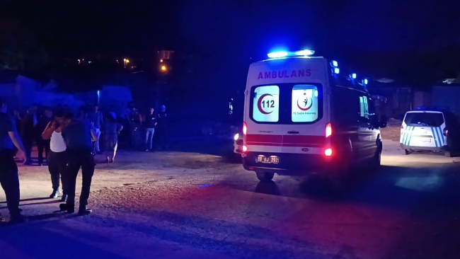 Düğünde "Oynama" Kavgası Kanlı Bitti! 2 Yaralı