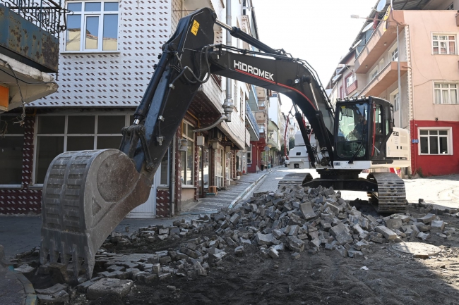 Çınarlı Caddesi Sil Baştan Yenileniyor