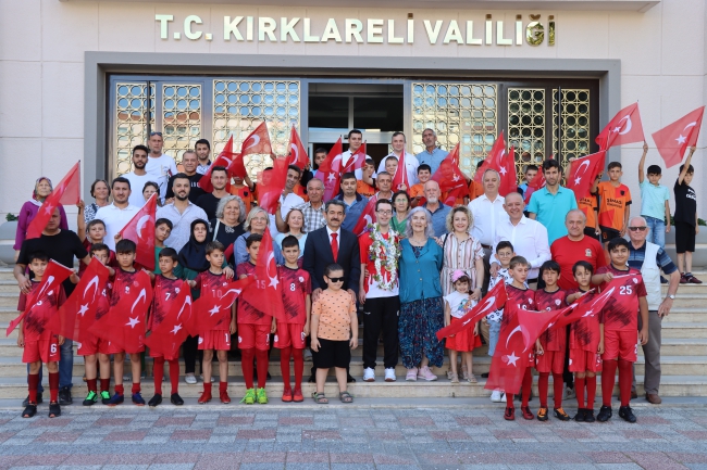 Dünya Üçüncüsü Down Sendromlu Milli Sporcu Memleketinde Törenle Karşılandı