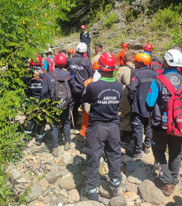 Kastro'da Kaybolan Şehmus'un Şort ve Terliği Bulundu