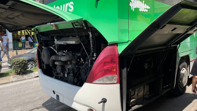 Tur Otobüsünün Motor Kısmına Saklanan 2 Kaçak Göçmen Yakalandı