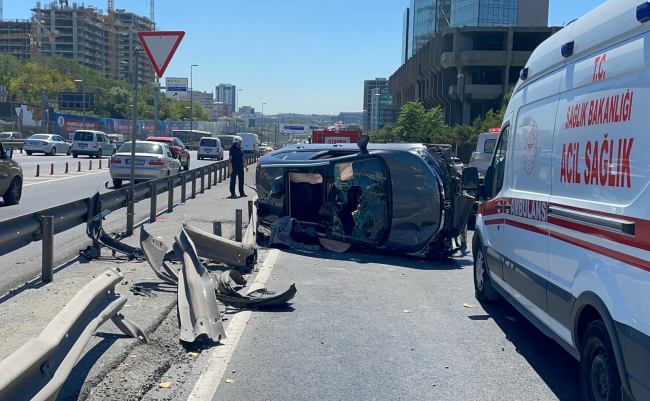 Zeytinburnu'nda Kaza, 4 Yaralı
