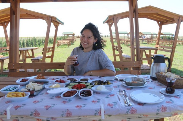 Ergene Belediyesi Kral Çilek Kafe’de Kahvaltı Servisi Başladı