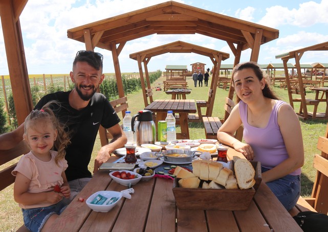 Ergene Belediyesi Kral Çilek Kafe’de Kahvaltı Servisi Başladı