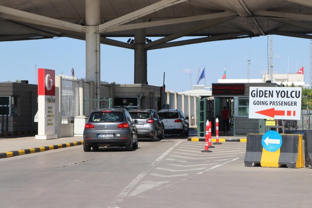 Türkiye'ye Tatile Gelen Gurbetçiler Dönüyor, "Vatanımızdan Çıkarken Bir Hüzün ve Burukluk Var"