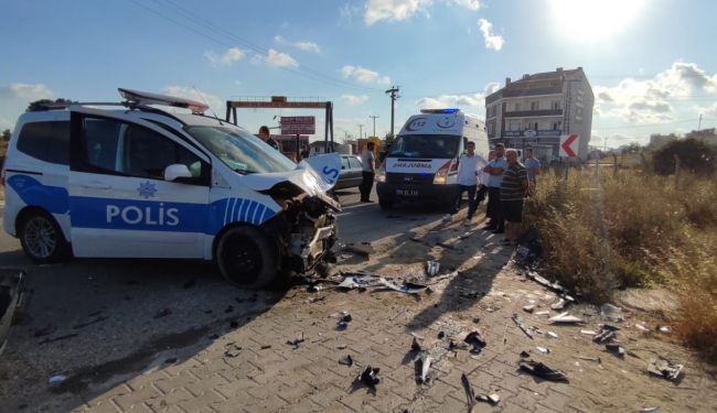 Alkollü Sürücü Polis Otosuna Çarptı, 2 Polis Yaralı