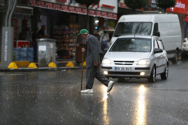 Meteoroloji Uyarmıştı! Tekirdağ’da Beklenen Yağış Etkili Oldu