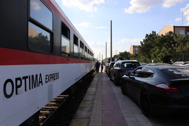 Tatil İçin Türkiye'ye Gelen Gurbetçiler Arabalı Treni Tercih Ediyor