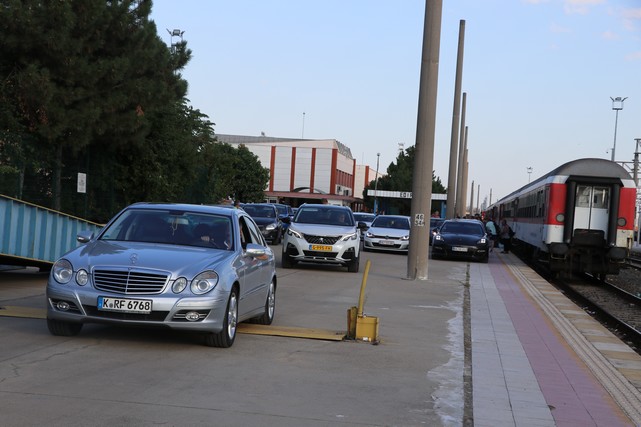 Tatil İçin Türkiye'ye Gelen Gurbetçiler Arabalı Treni Tercih Ediyor