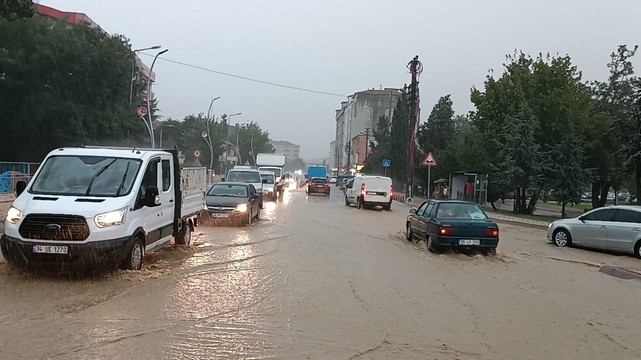 Beklenen Yağış Başladı! Çerkezköy ve Kapaklı'da Yollar Göle Döndü