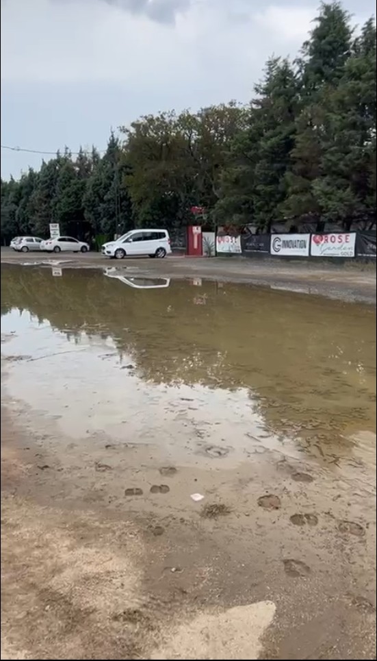 “Akşama Düğüne Gelecekler Yanlarında Çizme Getirsin”