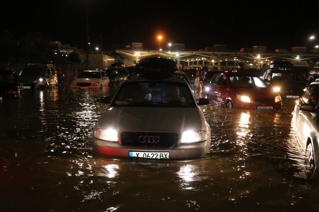 Edirne Kapıkule Gümrük Kapısı'nı Su Bastı