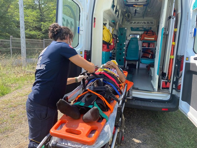 Yaşlı Adam Hurda Toplarken Rayların Üzerine Düşüp Yaralandı