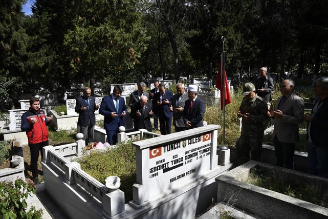Şehit Üsteğmen Yıldırım ve Şehit Öğretmen Tunca, Kabirleri Başında Anıldı