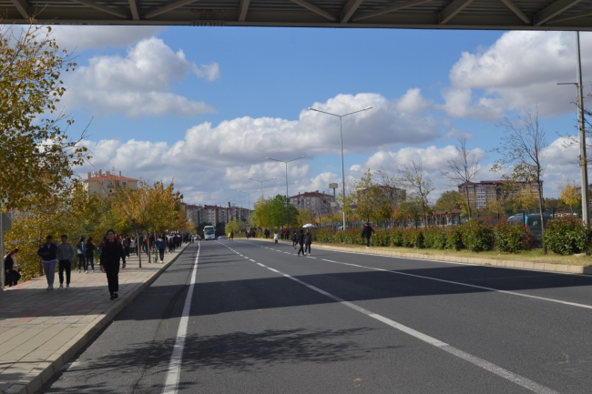 Binlerce Öğrenci Kaderine Terk Edildi