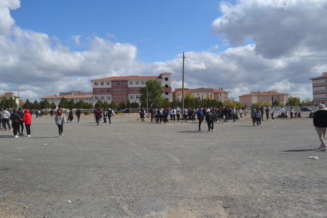 Binlerce Öğrenci Kaderine Terk Edildi