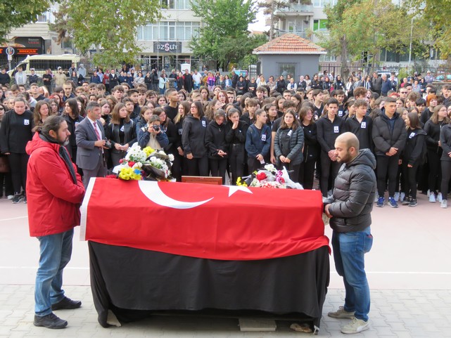 Kahreden Ölüm! 52 Yaşındaki Öğretmen Ders Anlatırken Kalp Krizi Geçirdi