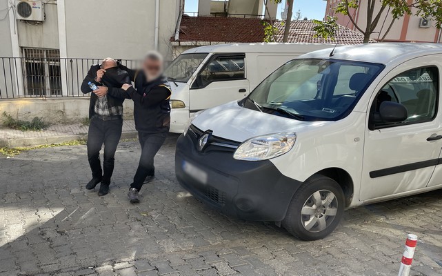 Eve Misafirliğe Çağırıp, Akrabasının Evine Hırsız Gönderdi