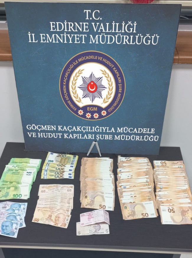 Yakalanan Suriye Uyruklu Göçmen Kaçakçısının Üzerinden 21 Bin 500 Euro Çıktı