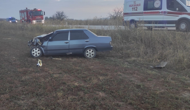 Otomobil Traktörün Römorkuna Çarptı, 1 Ölü