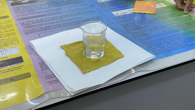 Çorlu'da Üniversite Öğrencileri Renk Değiştiren Kumaş Üretti