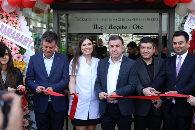 Eczacılık Fakültesini Birincilikle Bitiren Melis Bohur Kendi Eczanesini Açtı