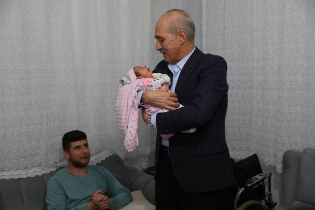 Kurtulmuş, Gazinin Bebeğinin Kulağına Dualarla İsmini Okudu