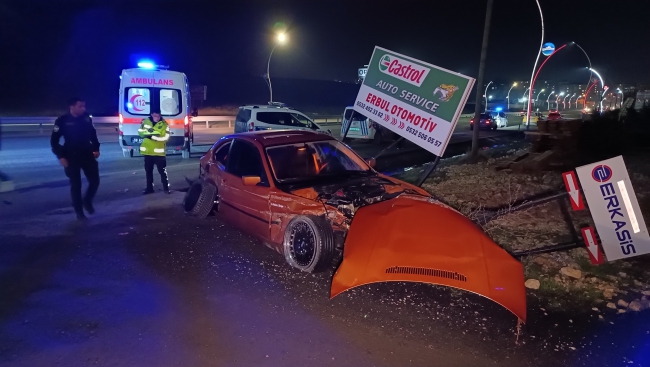 Otomobille Hafif Ticari Araç Çarpıştı, 5 Yaralı