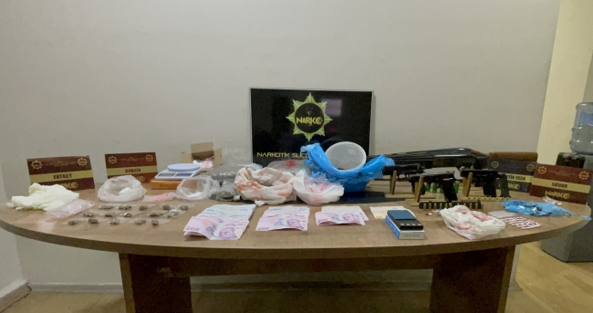Çorlu'da Polisten Ev ve İş Yerine Uyuşturucu Operasyonu, 6 Gözalatı