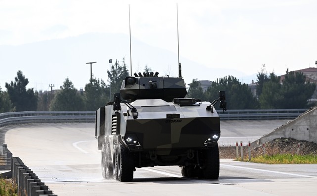 Türkiye'nin Yerli Motorlu İlk 8x8 Aracı Göreve Hazır