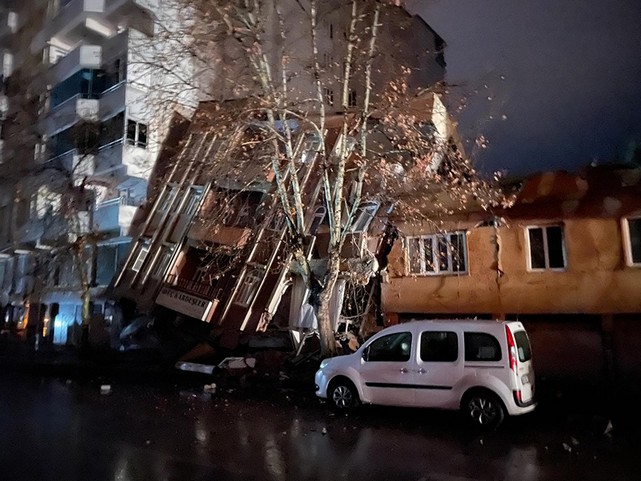 Kahramanmaraş'ta 7,4 Büyüklüğünde Deprem