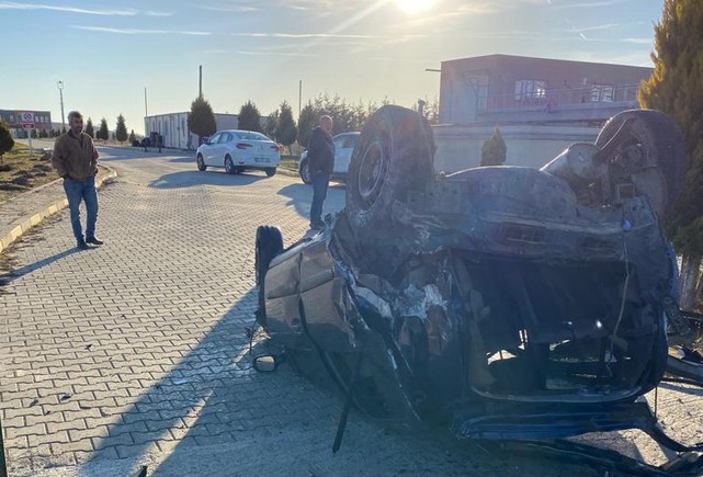 Çorlu'da Feci Kaza! Emniyet Kemeri Takılı Olmayan Sürücü Araçtan Fırladı