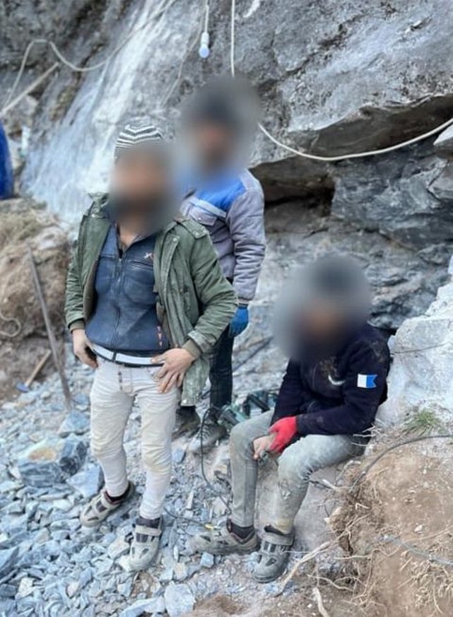 Kamp Kurup Define Aran 12 Kişi Yakalandı