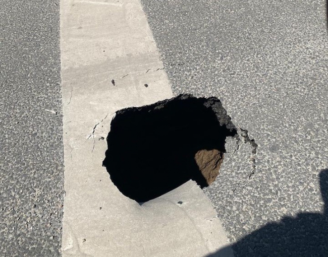 Bu Yol Her Yıl Patlayan Borular Nedeniyle Çöküyor!