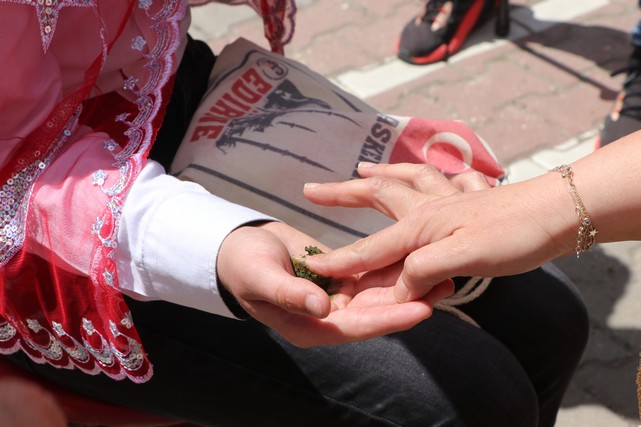 Edirne'de Engelli Öğrencilere Temsili "Asker Kınası" Yakıldı