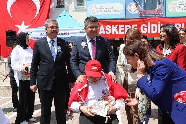 Edirne'de Engelli Öğrencilere Temsili "Asker Kınası" Yakıldı