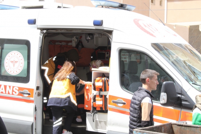 Yangında Mahsur Kalan 1'i Çocuk 3 Kişiyi İtfaiye Kurtardı