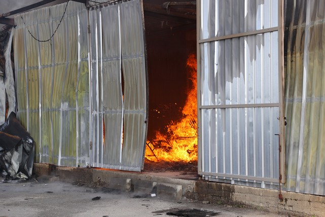 Mobilya Deposunda Yangın