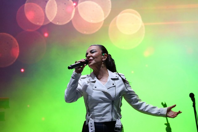 Şarkıcı Fatma Turgut Tekirdağ'da Konser Verdi
