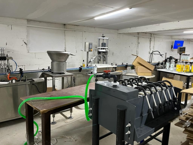 Evi Sahte İçki Fabrikasına Çevirmişler! Binlerce Sahte İçki Ele Geçirildi