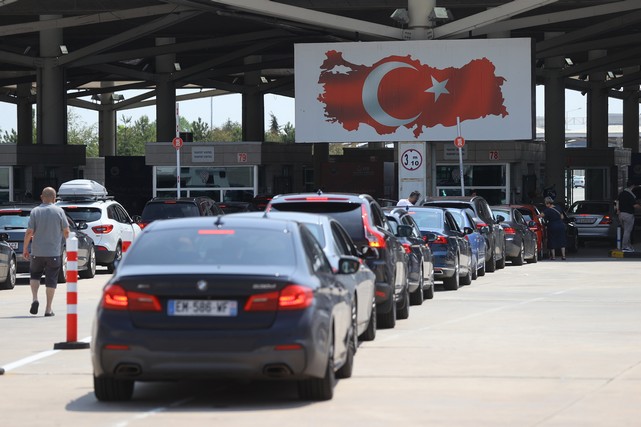 Avrupa'da Yaşayan Türklerin Tatil İçin Türkiye'ye Gelişleri Sürüyor