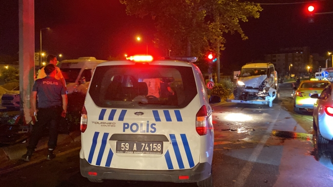 Alkollü Sürücü PTS Direğine Çarptı, 1 Yaralı