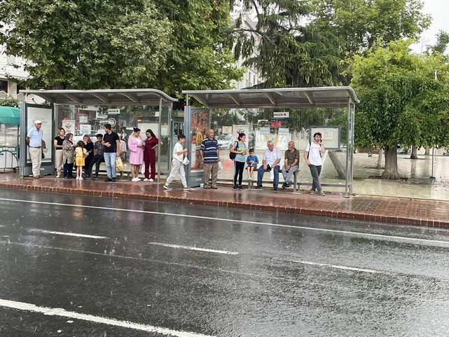Tekirdağ'da Sağanak Yağış Etkili Oluyor