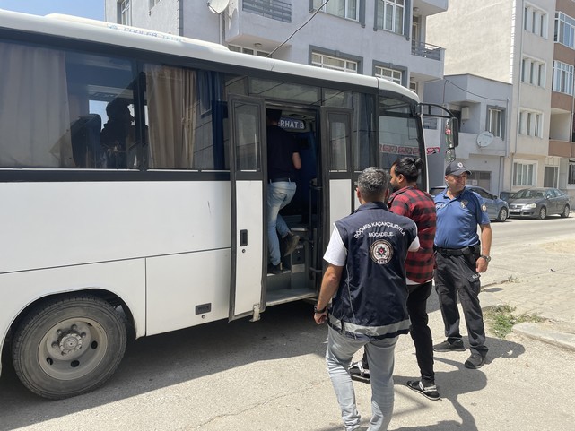 99 Düzensiz Göçmen Daha Yakalandı