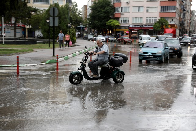 Kuvvetli sağanak serinletti