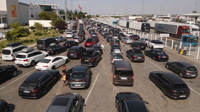 Gurbetçiler Yaşadıkları Ülkelere Bagajları Dolu Dönüyor